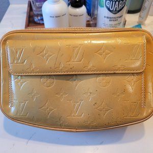 VINTAGE Louis Vuitton yellow fanny pack. Strap in EXCELLENT condition.